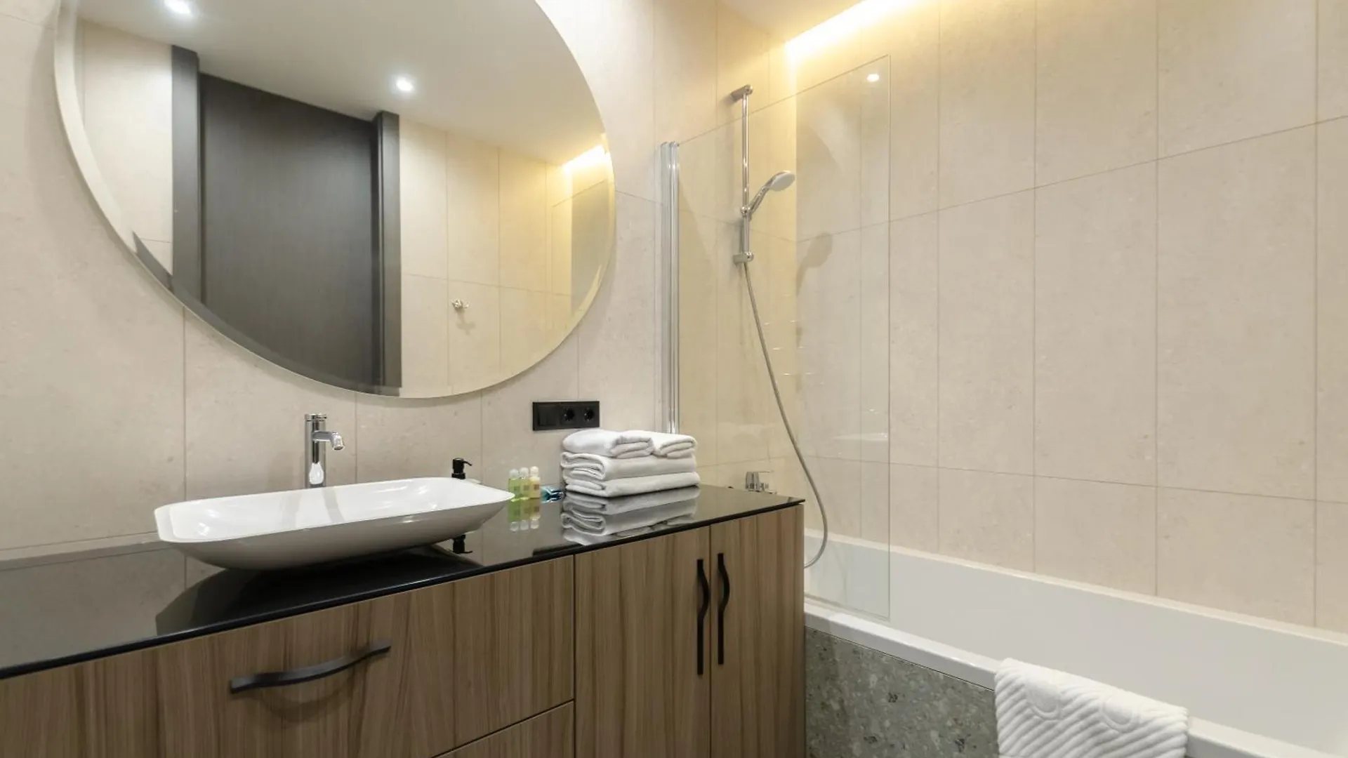 Petrovdom Apartments 12-85 In Rc French Quater 2 , Predslavynska 42 基輔